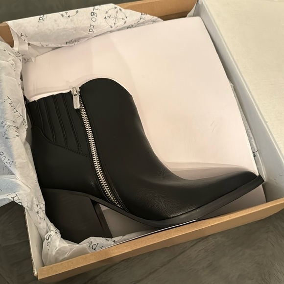indigo rd. Oligai Ankle Boot in Black - Picture 2 of 7